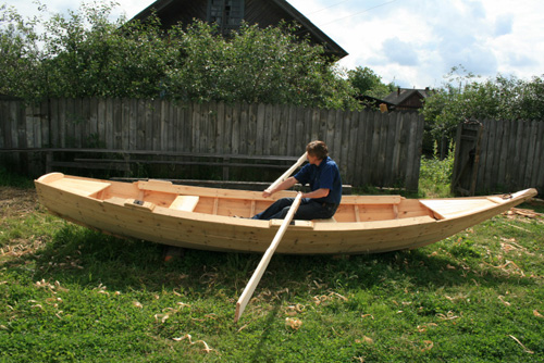 Dřevěná loďka Monivet